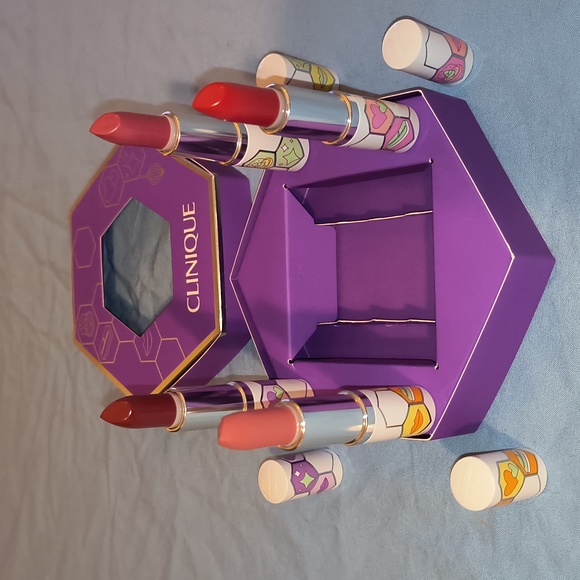 Clinique Lipstick Set of 4 Pop Treats New In Box - Picture 5 of 11